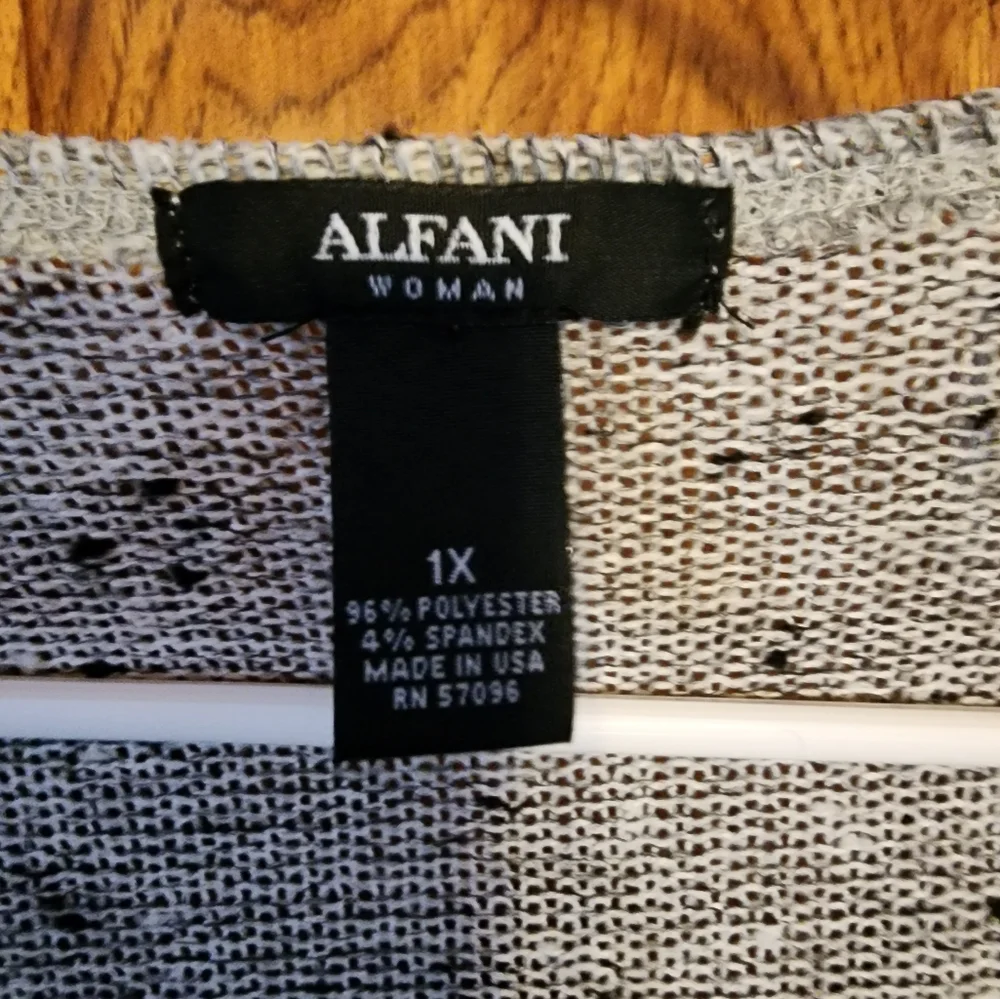 Alfani Woman Grey and White Sweater Size 1X - Picture 2 of 8